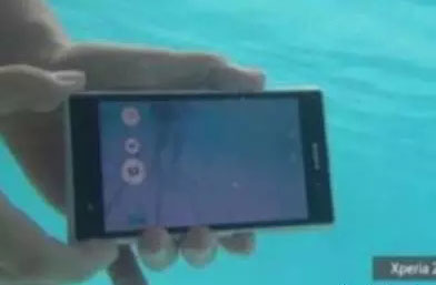 索尼XPERIA Z1 防水測(cè)試