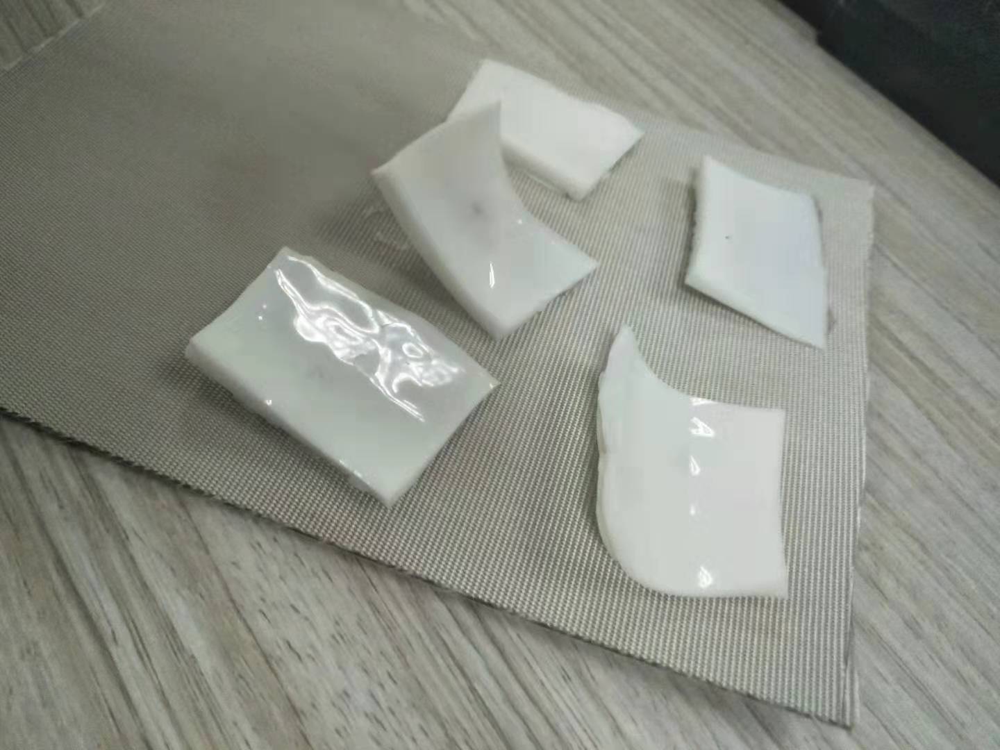 CL-26AB-1硅膠粘布熱硫化膠水的應(yīng)用